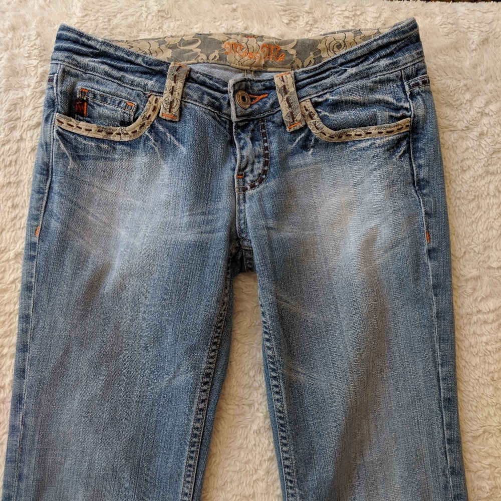 Miss Me boot cut Jeans. Low rise, light wash.